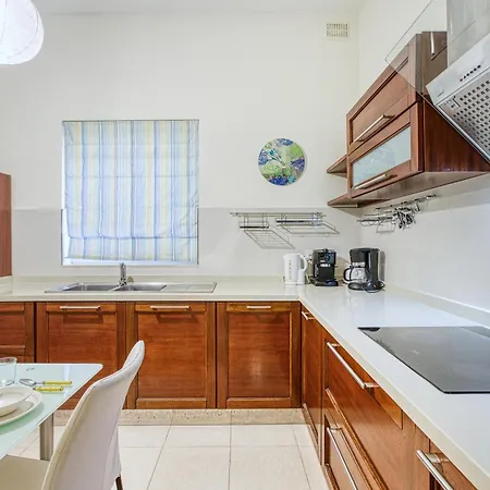 St The Traditional 4-bed Townhouse In Semesterbostad *