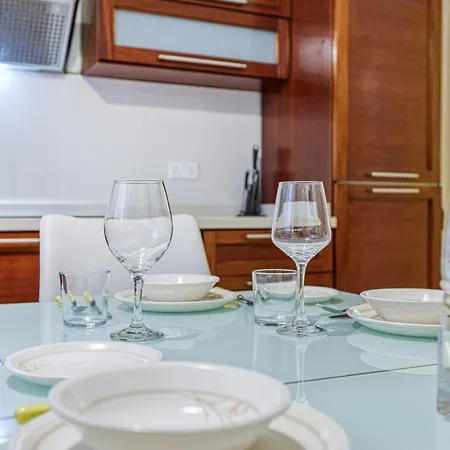 Semesterbostad St The Traditional 4-bed Townhouse In