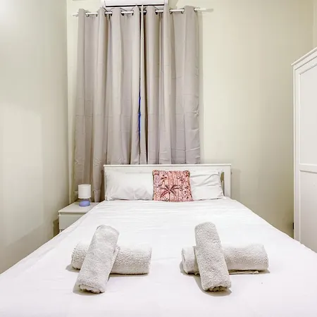 St The Traditional 4-bed Townhouse In Semesterbostad Sliema