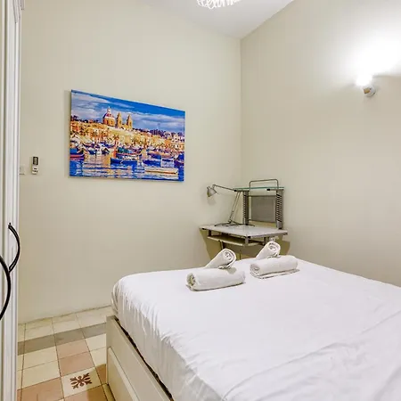 Semesterbostad St The Traditional 4-bed Townhouse In Sliema