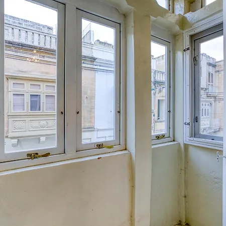 St The Traditional 4-bed Townhouse In * Sliema