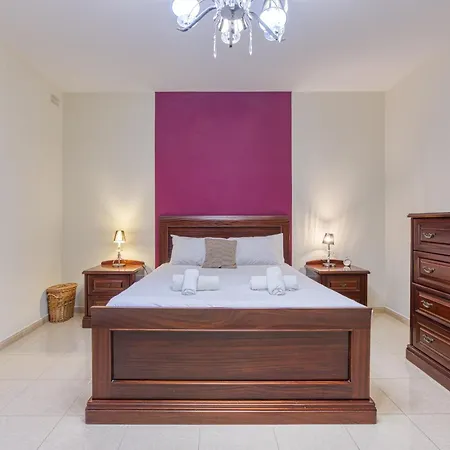 Semesterbostad St The Traditional 4-bed Townhouse In Sliema