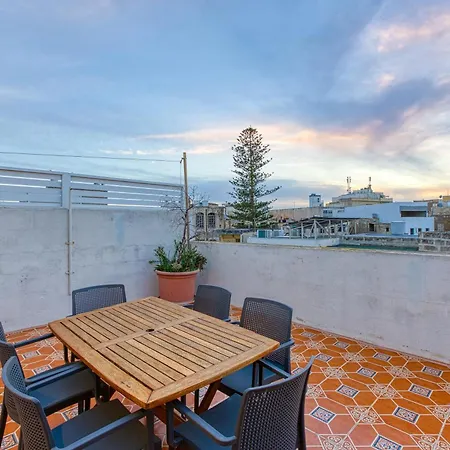 St The Traditional 4-bed Townhouse In Sliema