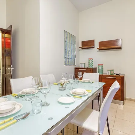 St The Traditional 4-bed Townhouse In