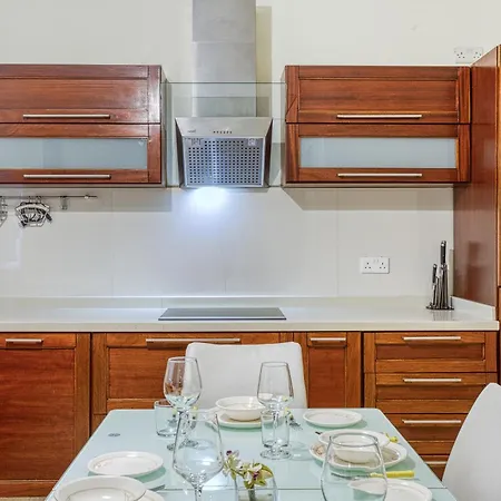 St The Traditional 4-bed Townhouse In Dom wakacyjny *