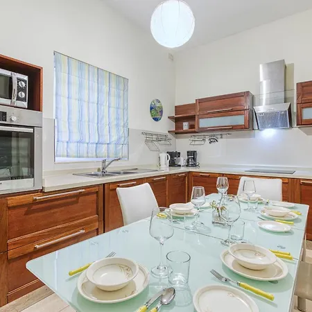 St The Traditional 4-bed Townhouse In Sliema