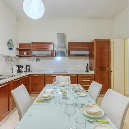 St The Traditional 4-bed Townhouse In * Sliema