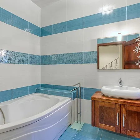 St The Traditional 4-bed Townhouse In Sliema