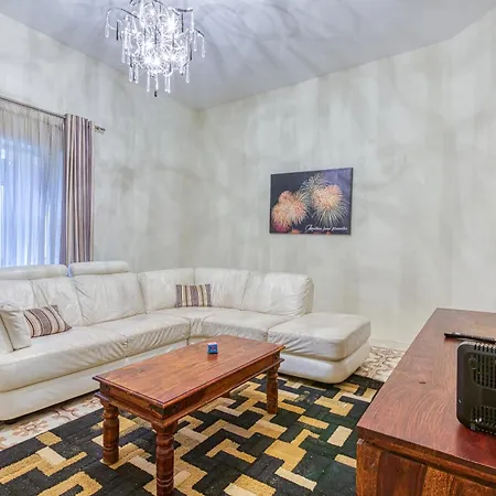 St The Traditional 4-bed Townhouse In