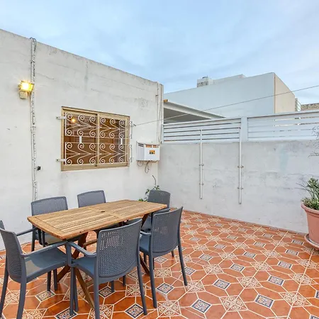 St The Traditional 4-bed Townhouse In *