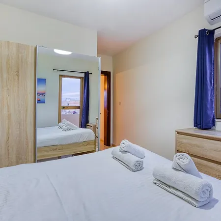 St The Traditional 4-bed Townhouse In Casa vacanze