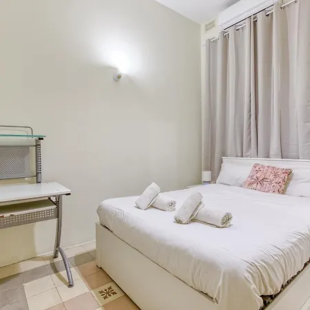 St The Traditional 4-bed Townhouse In Hébergement de vacances Sliema