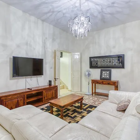 St The Traditional 4-bed Townhouse In Casa vacanze Sliema