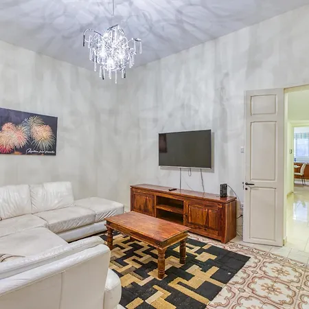 St The Traditional 4-bed Townhouse In Dom wakacyjny *