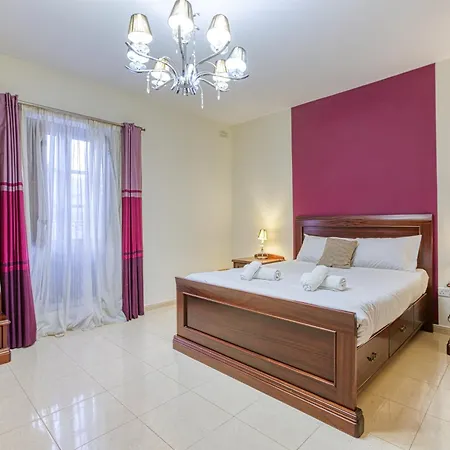 St The Traditional 4-bed Townhouse In