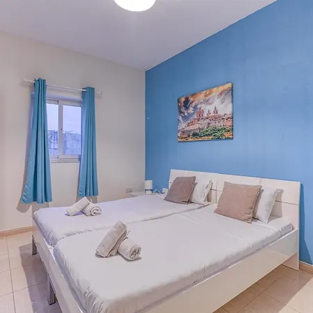 St The Traditional 4-bed Townhouse In Dom wakacyjny