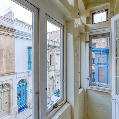 Dom wakacyjny St The Traditional 4-bed Townhouse In