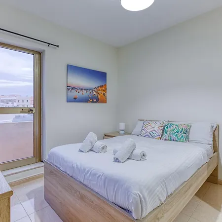 St The Traditional 4-bed Townhouse In *