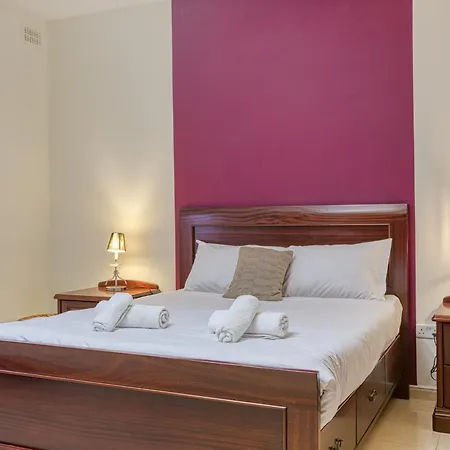 Hébergement de vacances St The Traditional 4-bed Townhouse In