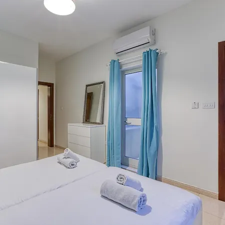 St The Traditional 4-bed Townhouse In Dom wakacyjny *