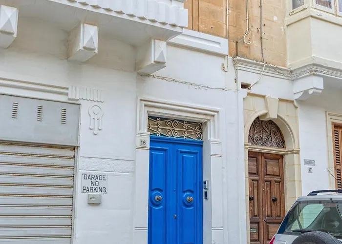 St The Traditional 4-bed Townhouse In