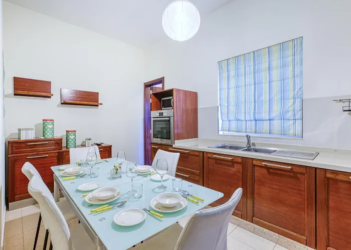 펜션 St The Traditional 4-bed Townhouse In