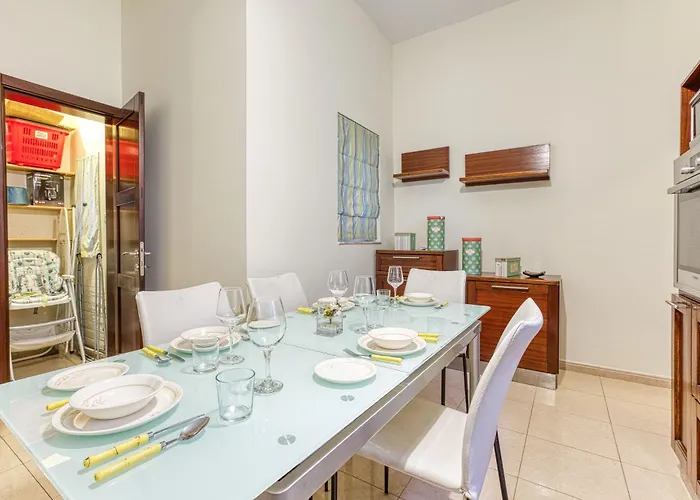 St The Traditional 4-bed Townhouse In