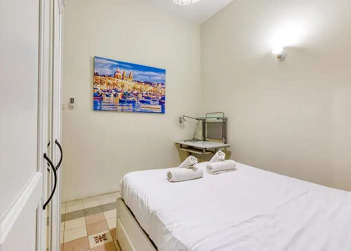 펜션 St The Traditional 4-bed Townhouse In 슬리에마