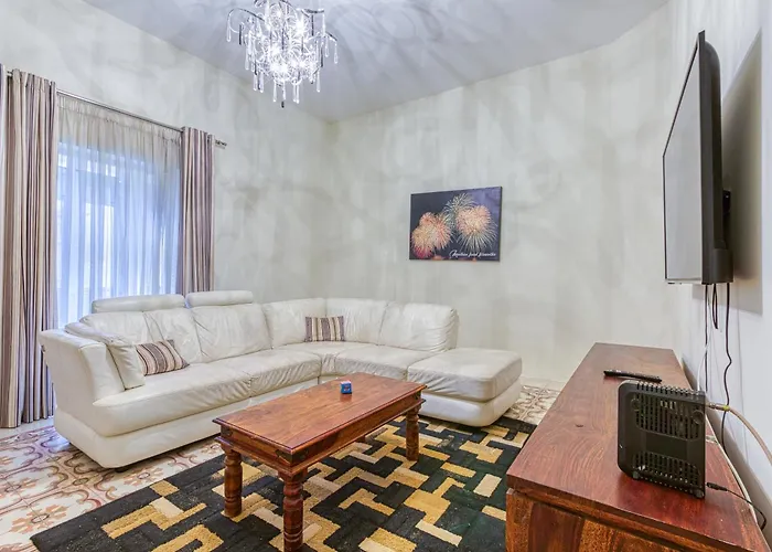 St The Traditional 4-bed Townhouse In