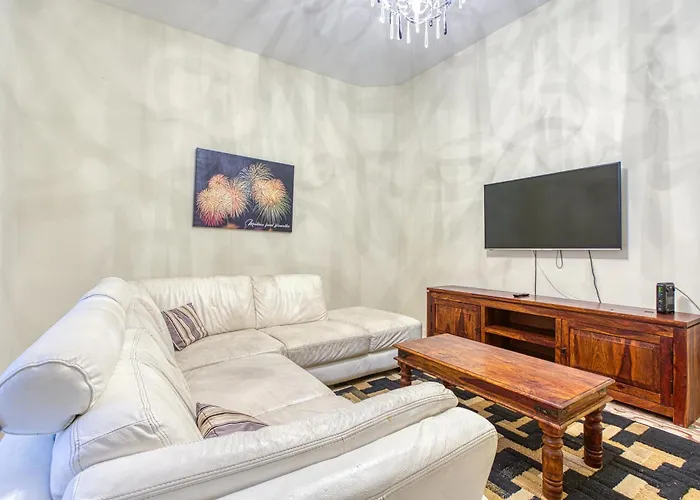 St The Traditional 4-bed Townhouse In 펜션 *