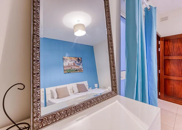 St The Traditional 4-bed Townhouse In *