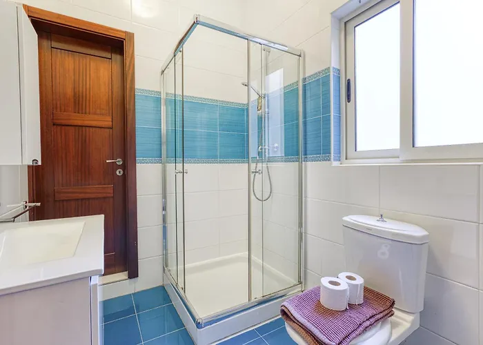 St The Traditional 4-bed Townhouse In