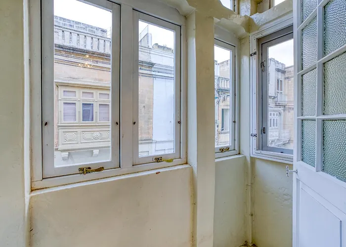 St The Traditional 4-bed Townhouse In * 슬리에마