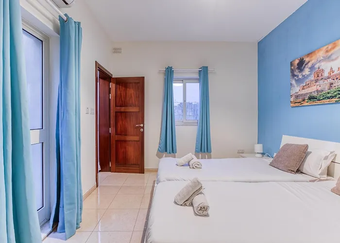 St The Traditional 4-bed Townhouse In 펜션 *