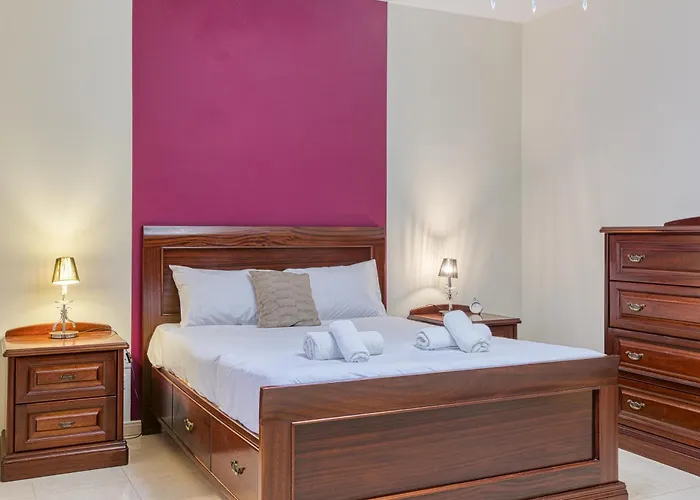 펜션 St The Traditional 4-bed Townhouse In 슬리에마