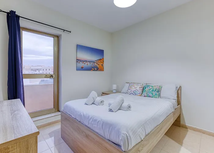 St The Traditional 4-bed Townhouse In *