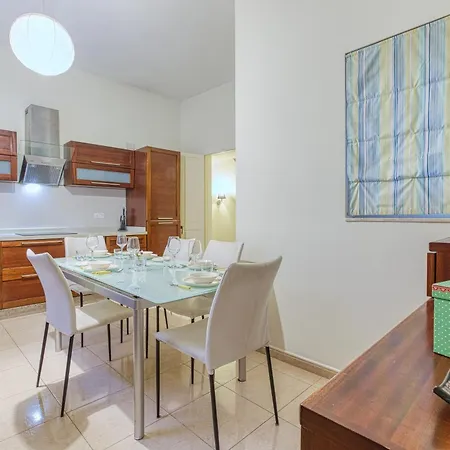 St The Traditional 4-bed Townhouse In