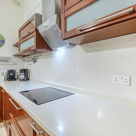 St The Traditional 4-bed Townhouse In Ferienhaus